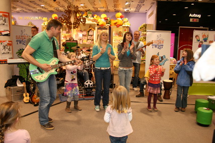 gal/2010/2010 Saitentwist Mayersche Duesseldorf 20.03/2010 Saitentwist Mayersche Duesseldorf 20.03. 155.jpg